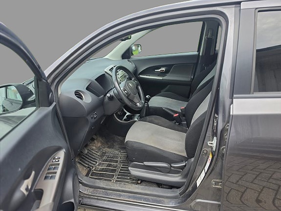 Toyota Urban Cruiser 8 of 21