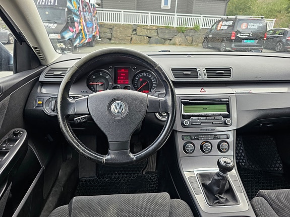 Volkswagen Passat 9 of 13