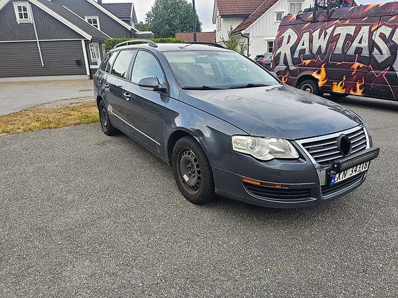 Volkswagen Passat 3 of 13