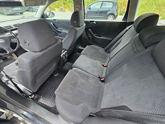 Volkswagen Passat 8 of 13