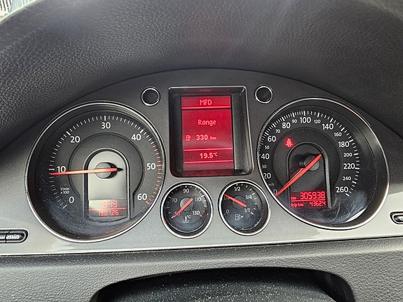Volkswagen Passat 11 of 13
