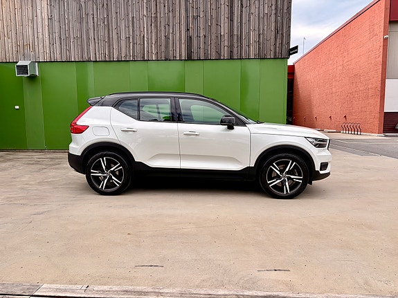 Volvo XC40 4 of 5
