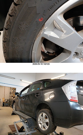 Toyota Prius 3 of 8