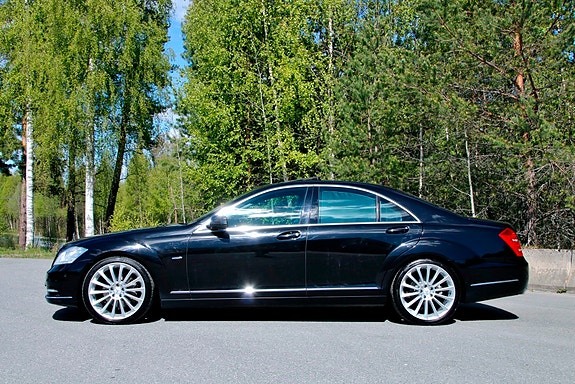 Mercedes-Benz S250 2 of 30