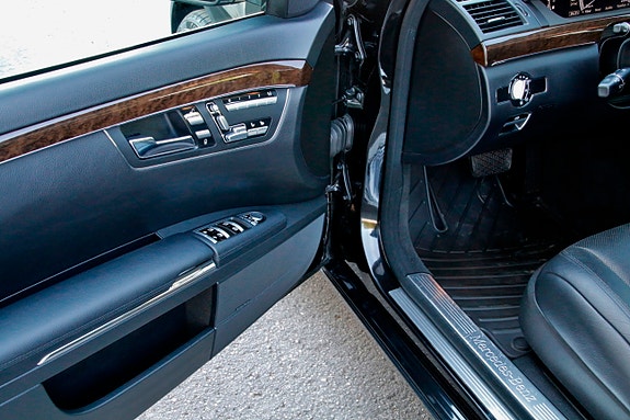 Mercedes-Benz S250 13 of 30