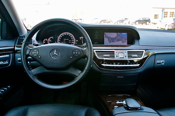 Mercedes-Benz S250 11 of 30