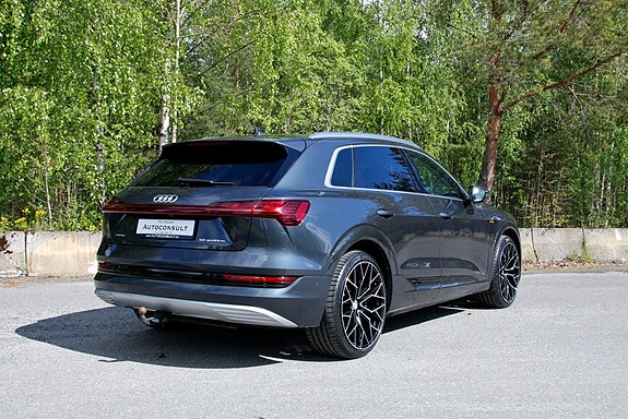 Audi e-tron 5 of 5