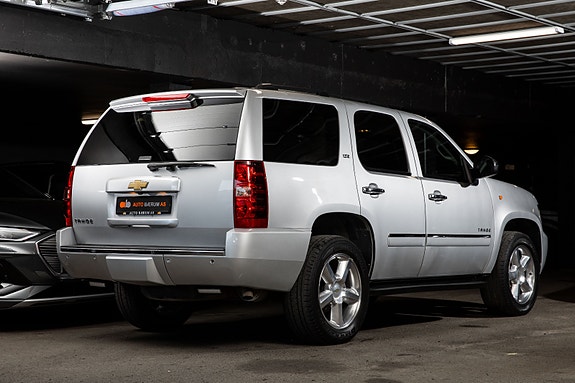 Chevrolet Tahoe 2 of 5