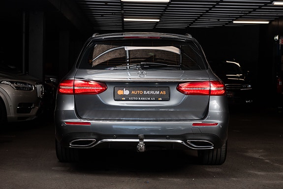 Mercedes-Benz E220 d 4 of 5