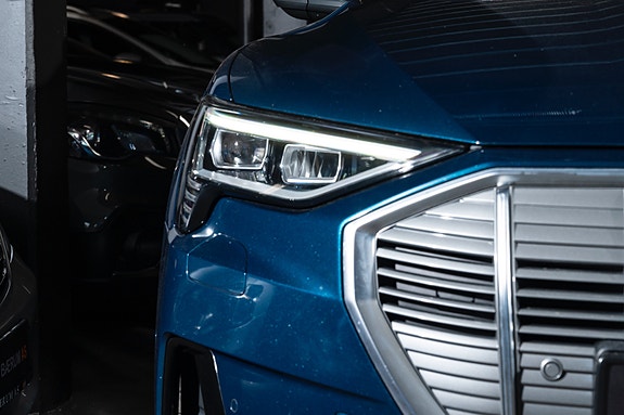 Audi e-tron 4 of 5