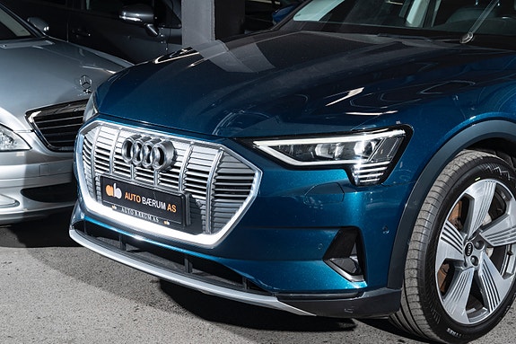 Audi e-tron 2 of 5