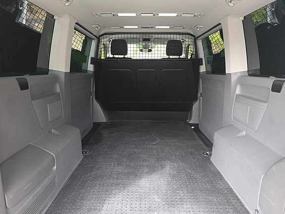 Volkswagen Caravelle 8 of 12