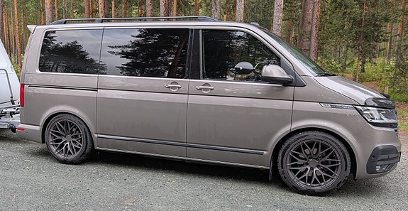 Volkswagen Caravelle 12 of 12