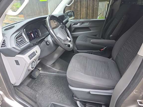 Volkswagen Caravelle 7 of 12