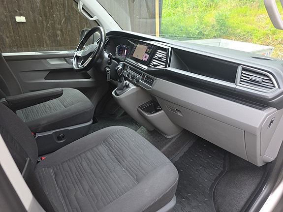 Volkswagen Caravelle 6 of 12