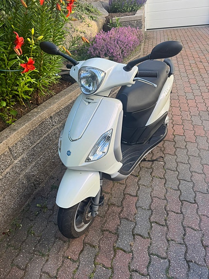 Piaggio Fly 50 2 of 4