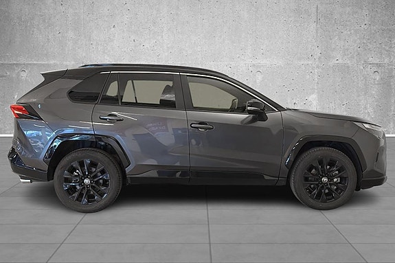 Toyota RAV4 4 of 5