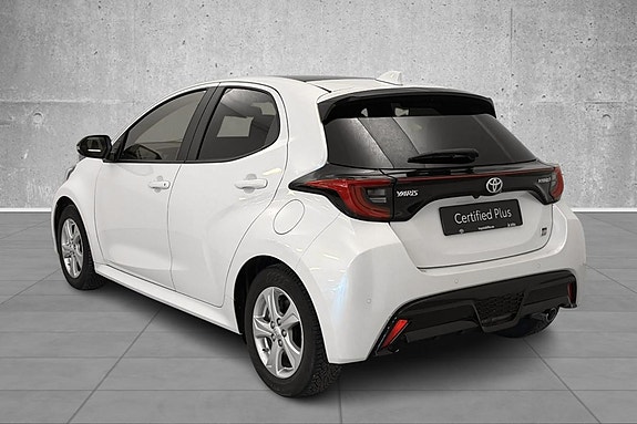 Toyota Yaris 3 of 5