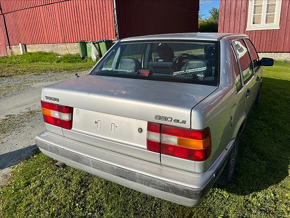 Volvo 850 4 of 5