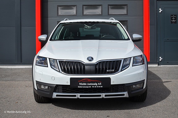 Skoda Octavia Scout 2 of 5