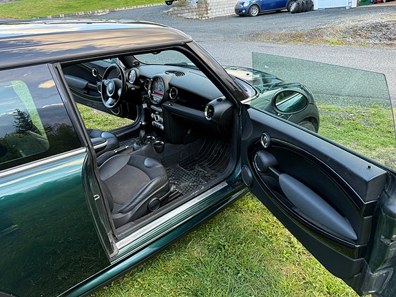 MINI Clubman Cooper D 13 of 18