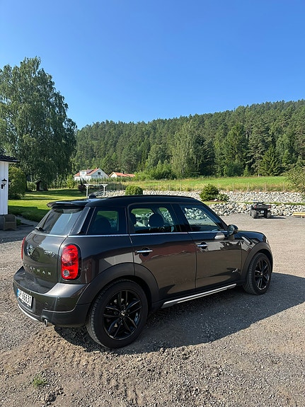 MINI Countryman Cooper D 2 of 5