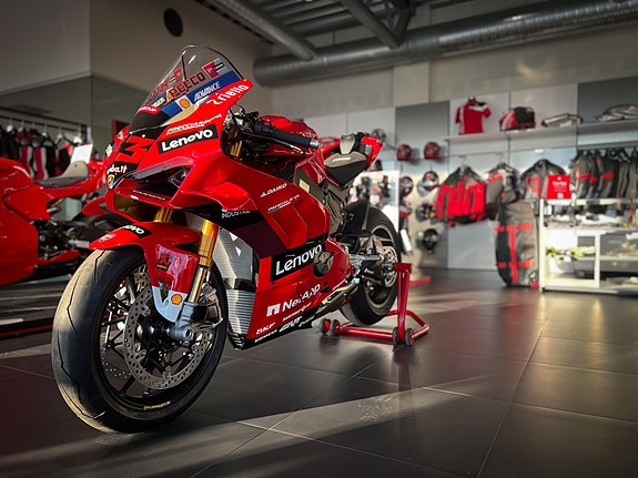 Ducati Panigale V4 Bagnaia World Champion Replica 2 of 5