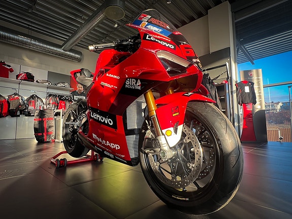 Ducati Panigale V4 Bagnaia World Champion Replica 5 of 5