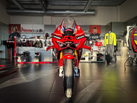 Ducati Panigale V4 Bagnaia World Champion Replica 3 of 5