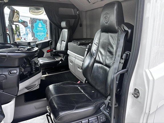 Scania R 560 A6x4NB 5 of 5