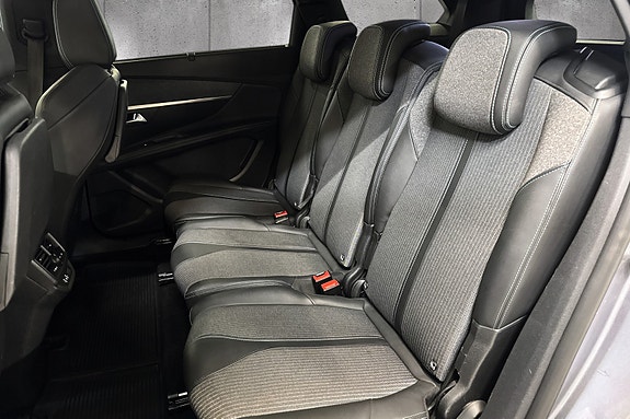 Peugeot 5008 8 of 19