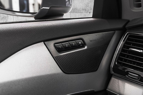 Volvo XC90 12 of 30