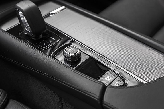 Volvo XC90 15 of 30