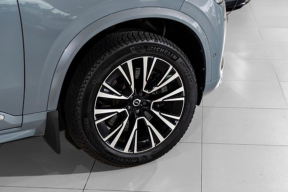 Volvo XC90 8 of 30