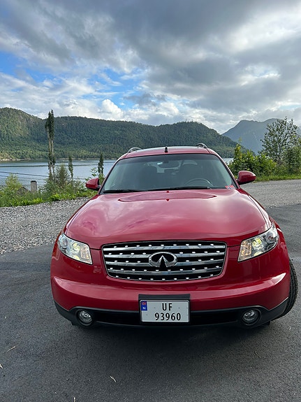 Infiniti FX35 2 of 10