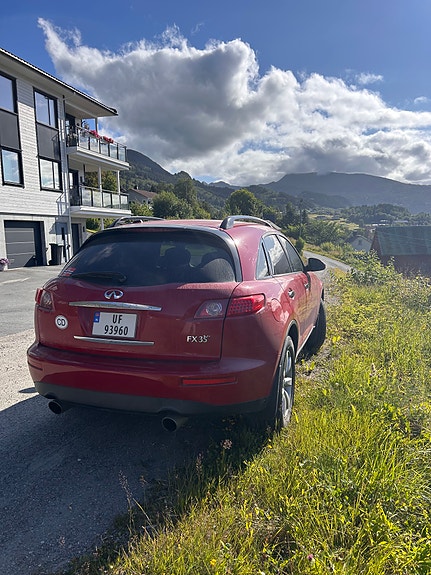 Infiniti FX35 7 of 10
