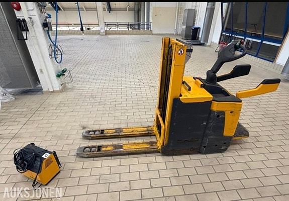Jungheinrich ERD220 KLPF 2 of 5