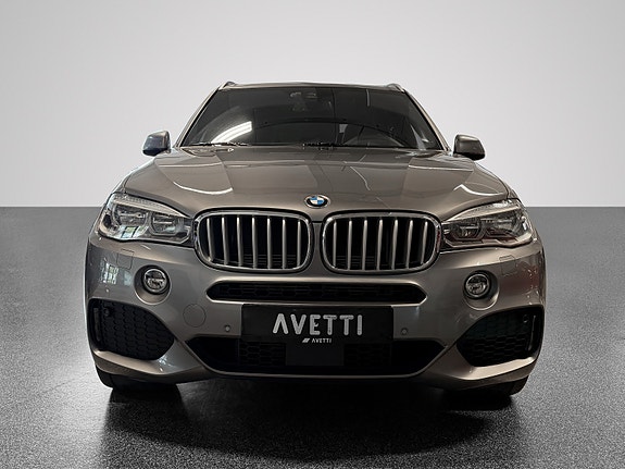 BMW X5 2 of 5