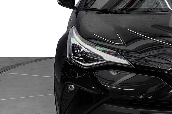 Toyota C-HR 4 of 5