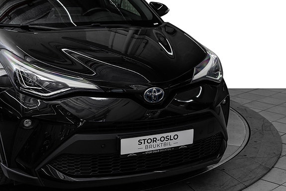 Toyota C-HR 2 of 5