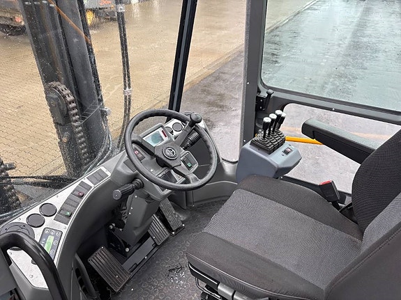 Kalmar DCF80-6 6 of 7
