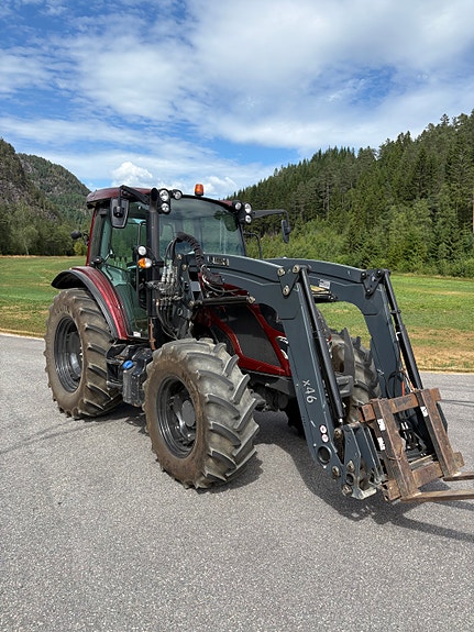 Valtra A115 2 of 24