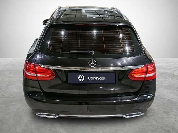Mercedes-Benz C180 4 of 5