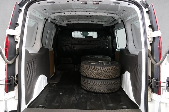 Ford Transit Connect 6 of 26