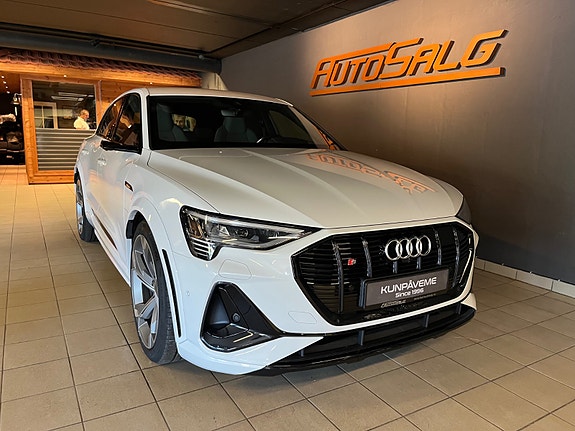 Audi e-tron S 2 of 5