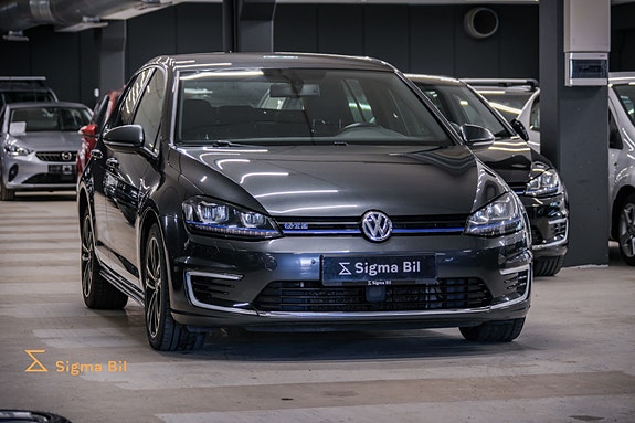 Volkswagen Golf VII 2 of 5