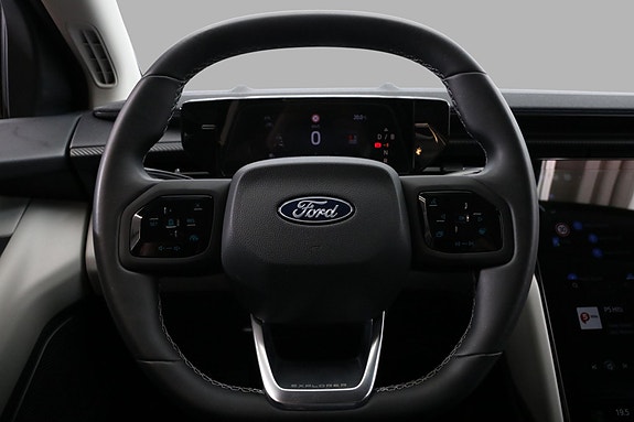 Ford Explorer 16 of 27