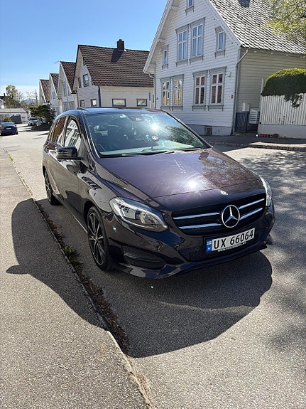 Mercedes-Benz B180 2 of 30
