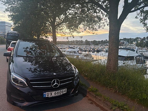 Mercedes-Benz B180 3 of 30