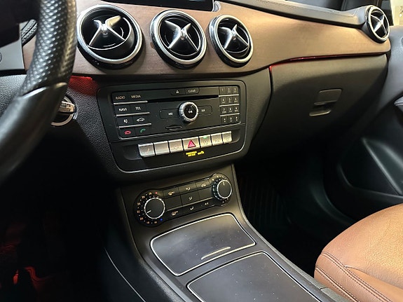 Mercedes-Benz B180 26 of 30